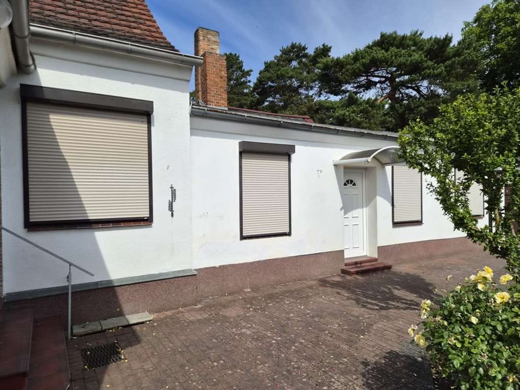 Immobilie in Lübben (Spreewald) - Doppelhaushälfte mit großem Grundstück, Einlieger- Ferienwohnung und 3 Garagen in ruhiger Lage - Bild 2