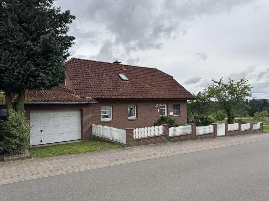 Immobilie in Obersimten - ***Modernes freistehendes Einfamilienhaus mit Klinkerfassade und einer herrlichen Aussicht*** - Bild 2