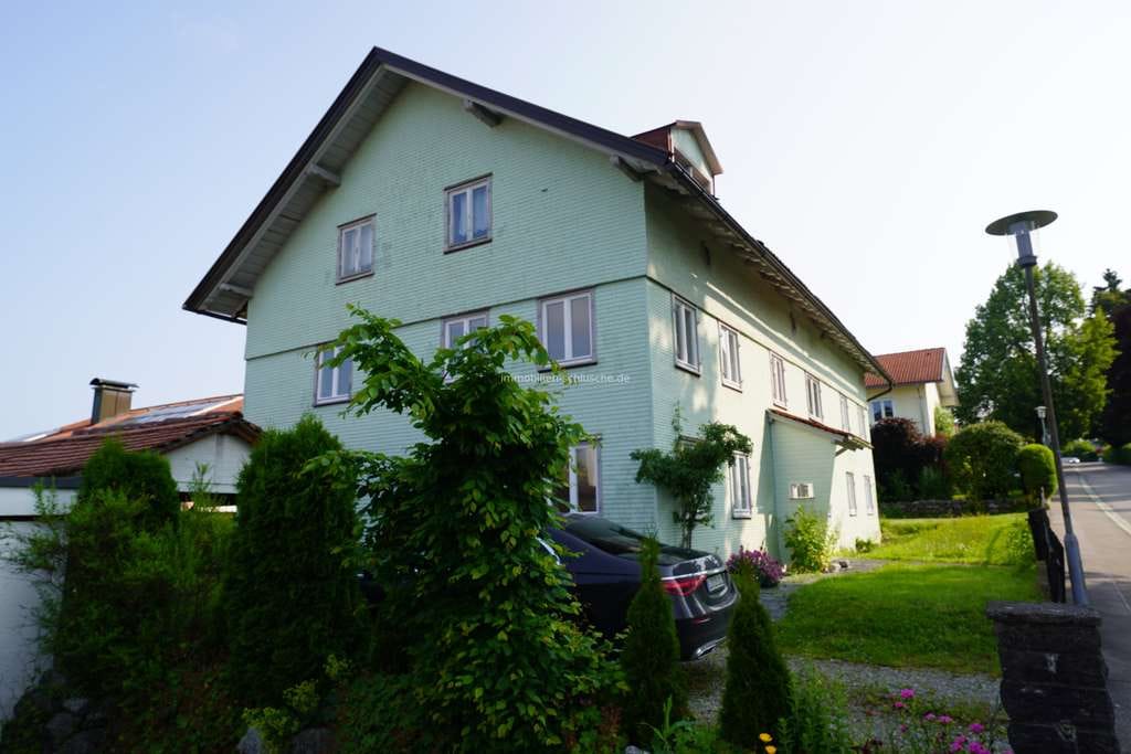 Immobilie in Lindenberg im Allgäu - Weitere Kaufpreissenkung bei großem Zweifamilienhaus mit tollem Bergblick in Lindenberg - Bild 2