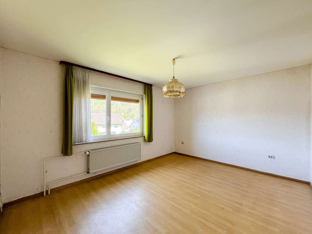 Immobilie in Amorbach - Familienidylle mit großem Garten: Einfamilienhaus mit Potenzial - Bild 4
