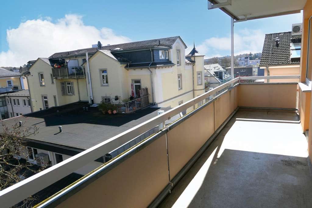 Immobilie in Bad Soden - Bad Soden Stadtmitte, Wohnung zum Renovieren, ruhige Lage, 4. Stock, 2 Balkone, Stellplatz, frei - Bild 2