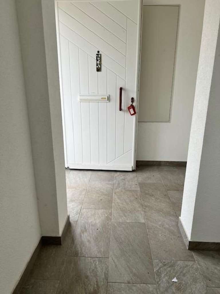 Immobilie in Görwihl - Einfamilienhaus (DHH), 7 ½ Zi, ca. 153 m² Wohnfl., in ruhiger, sonniger Lage, ideal für Familie m... - Bild 4