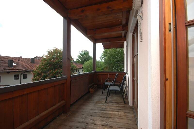Immobilie in Feldkirchen-Westerham - Charmante, lichtdurchflutete 3-Zimmer-Wohnung im Herzen von Feldkirchen-Westerham - Bild 1
