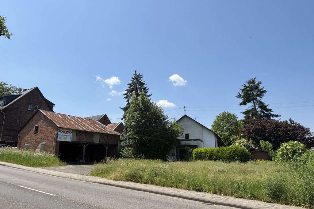 Immobilie in Elbtal - Zweifamilienhaus mit Scheune und großem Grundstück - verwirklichen sie ihre eigenen Träume - Bild 1