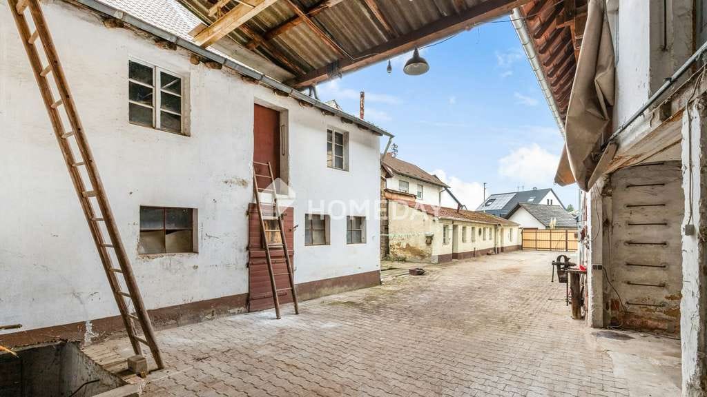 Immobilie in Neuhofen - Wohnen und Arbeiten auf einem großzügigen Grundstück mit vielseitigen Entwicklungschancen - Bild 2
