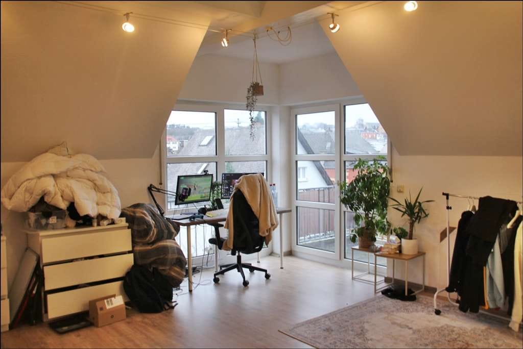 Immobilie in Höhr-Grenzhausen - Maisonette-Wohnung mit Balkon und Dachterrasse - Bild 0