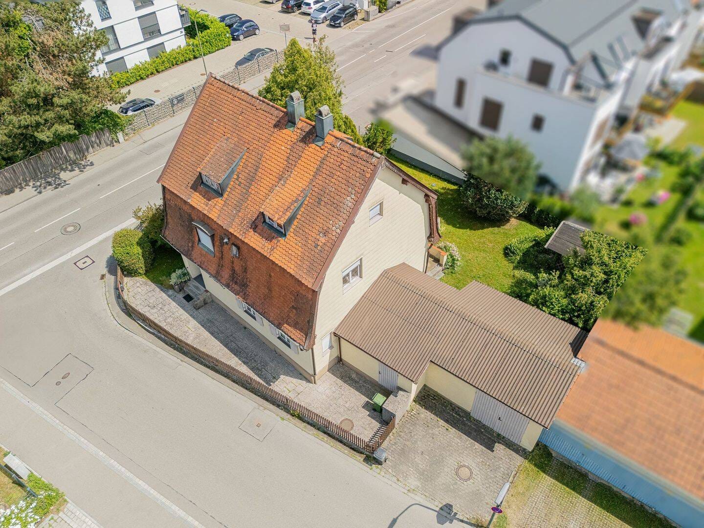 Immobilie in Grafing bei München - Historische "Villa Bavaria" mit Charakter - sanierungsbedürftiges Einfamilienhaus im Heimatstil - Bild 1