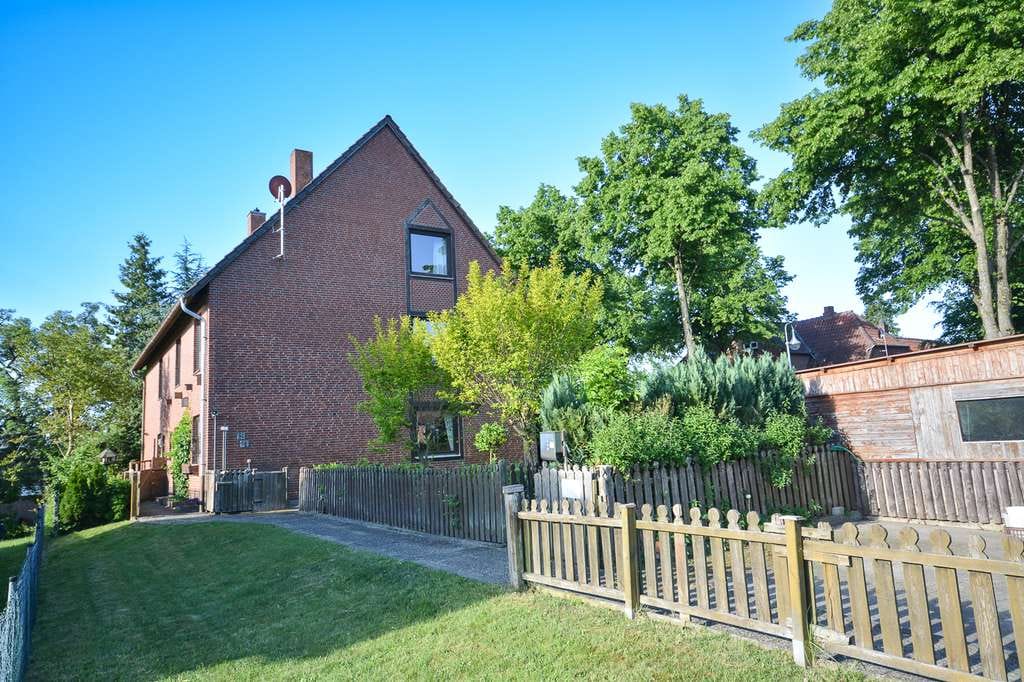Immobilie in Lensahn - Große Doppelhaushälfte mit Garten, Stellplatz, Carport und Vollkeller - Bild 1