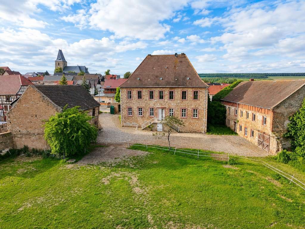 Immobilie in Kindelbrück - Historische Gutsanlage mit Wohnkomfort, Ausbaureserve und weitläufigem Grundstück - Bild 2