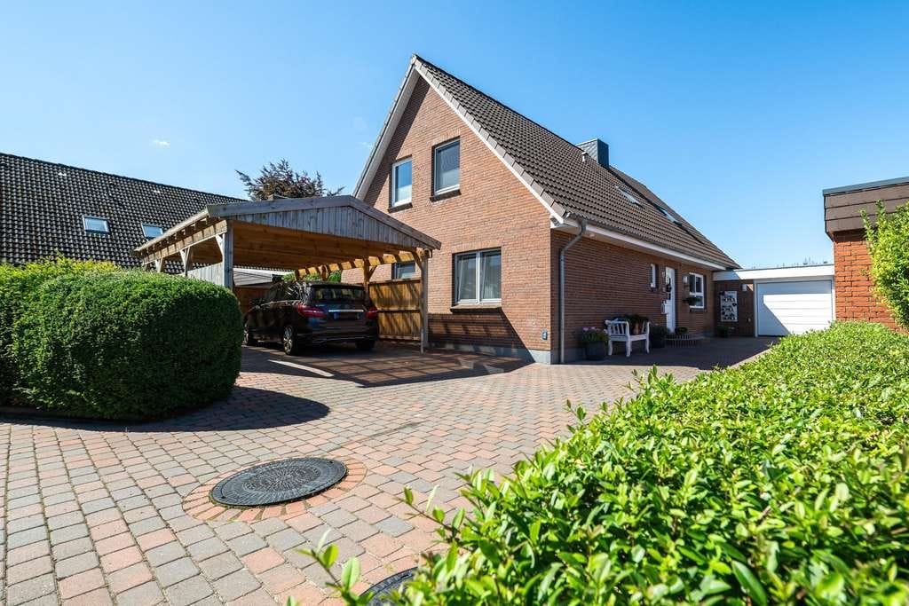 Immobilie in Süderlügum - Energetisch erstklassig saniertes Einfamilienhaus mit Garage in toller Wohnlage - Bild 0