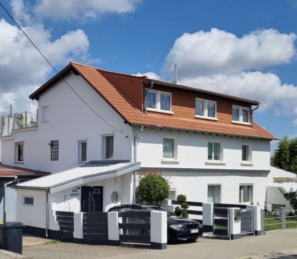 Immobilie in Flörsheim-Dalsheim - Wunderschönes freistehendes Zweifamilienhaus mit Charme, Geschichte und modernem Wohnkomfort - Bild 0