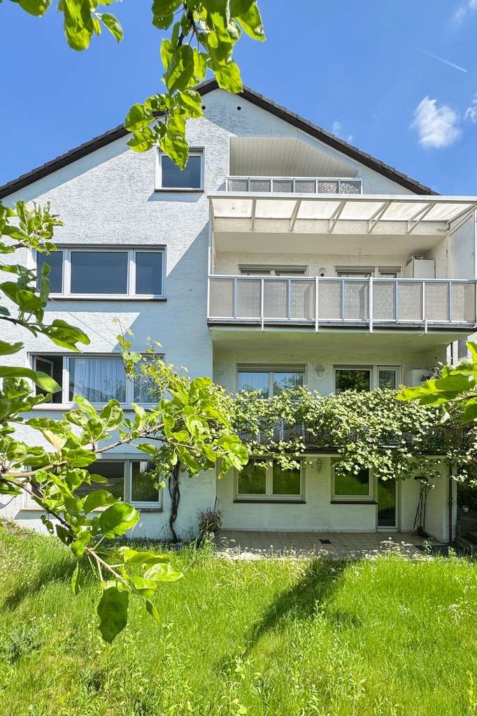 Immobilie in Egelsbach - Freistehendes Mehrfamiliehaus mit ELW und Doppelgarage in ruhige Lage, Egelsbach - Bild 1