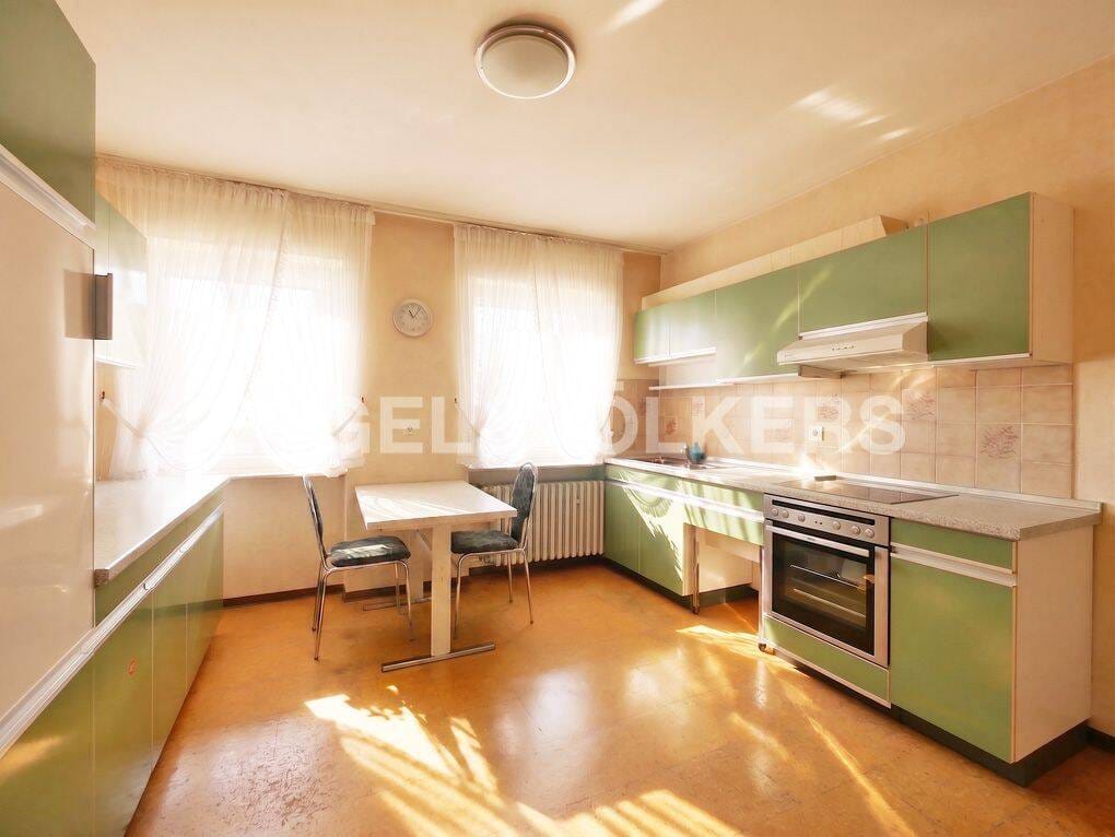 Immobilie in Hammelburg - Exklusive Großzügigkeit in Hammelburg: Repräsentatives Haus mit ca. 329 m², 6 Zimmern, 3 Bädern, 2 Garagenplätzen und privater Garten-Oase mit Potenzi - Bild 4