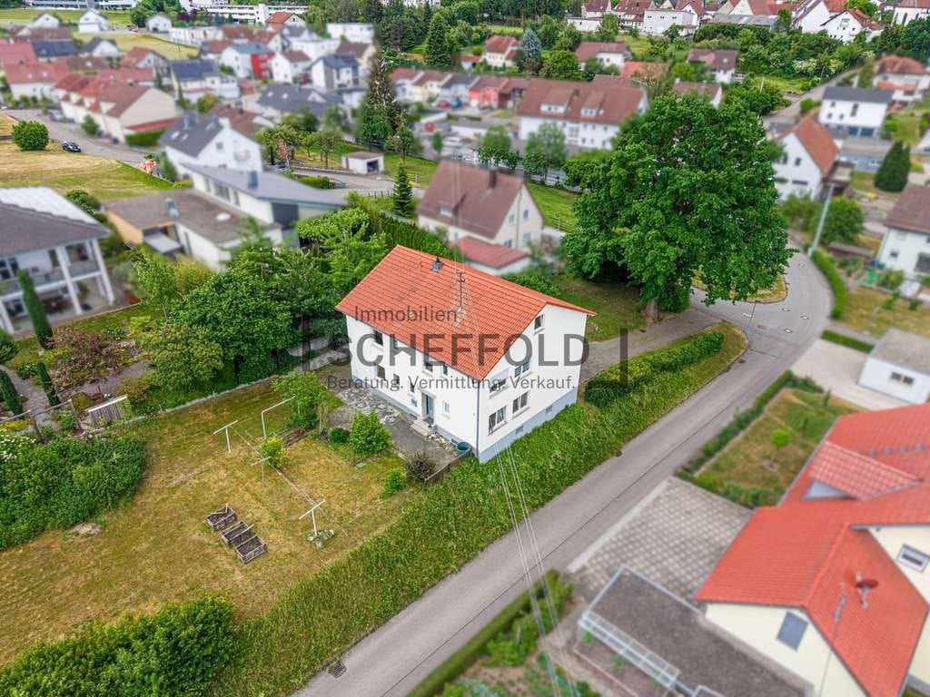 Immobilie in Ertingen - Charmant! Großzügiges Zweifamilienhaus in ruhiger Wohnlage mit herrlichen Sonnenbalkonen - Bild 2