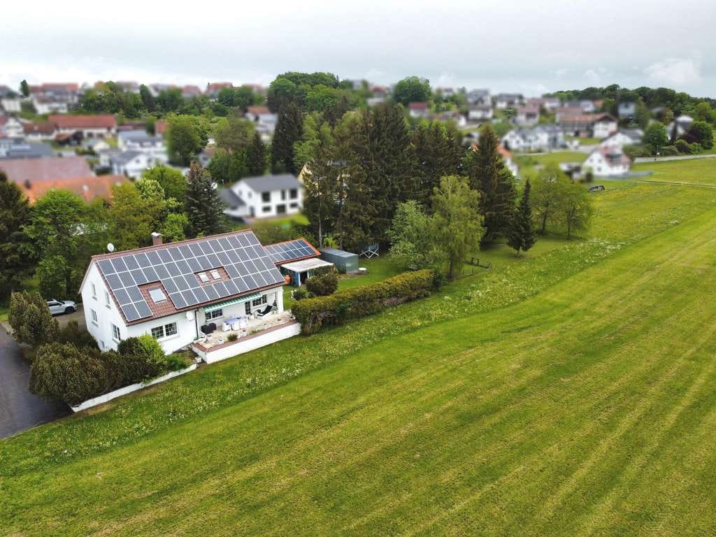 Immobilie in Schwenningen - Parkähnliches Grundstück trifft großzügiges Wohnen – Ihr neues Zuhause in Schwenningen - Bild 1