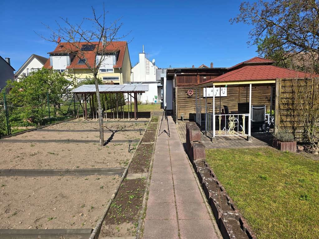 Immobilie in Graben-Neudorf - Wohn- und Geschäftshaus mit Hoffläche, Garten und Schwimmbadhalle - Bild 2