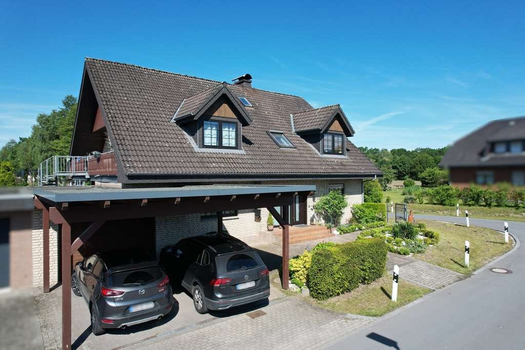 Immobilie in Delbrück - Zweifamilienhaus mit Garten und Garage in Delbrück-Anreppen - Bild 1