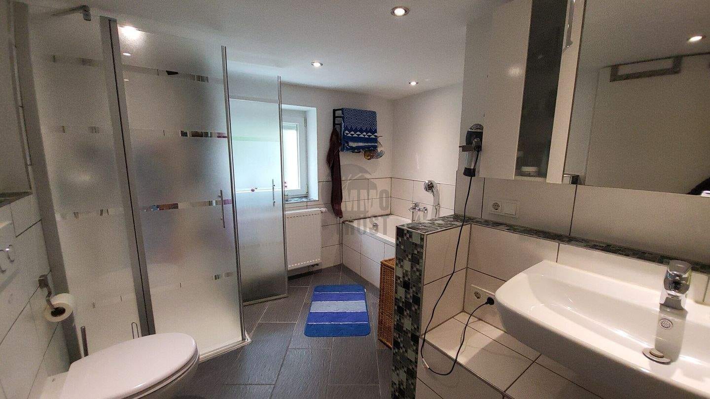 Immobilie in Neubrunn - NEUWERTIGE WERKSTATT (ca. 136 m² Nutzfläche) MIT SANIERTEM WOHNHAUS (ca. 94 m² Wohnfläche) - Bild 4