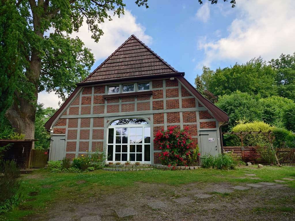 Immobilie in Bendestorf - Historisches Fachwerkhaus mit vielseitiger Aufteilung
auf 1.625 m² im Herzen von Bendestorf - Bild 3