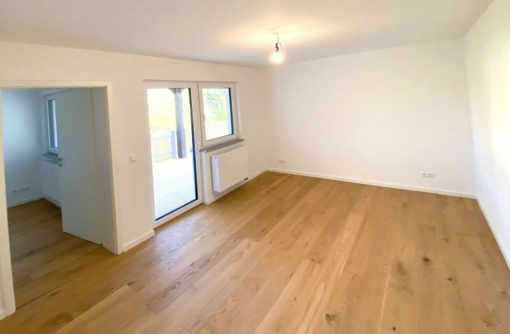 Immobilie in Ruhmannsfelden - EXCLUSIVES - Zweiparteienhaus in zentraler Lage von Ruhmannsfelden - ERSTBEZUG- - Bild 2