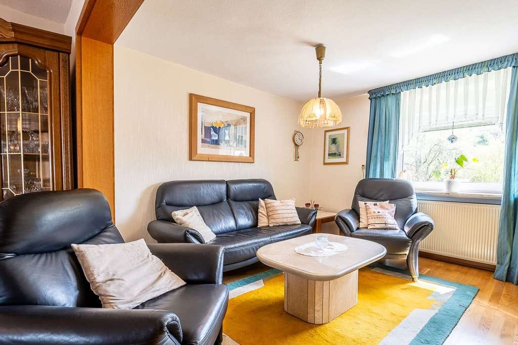 Immobilie in Rockeskyll - Einfamilienhaus mit 3 Garagen und Nebengebäude in Rockeskyll - Bild 3