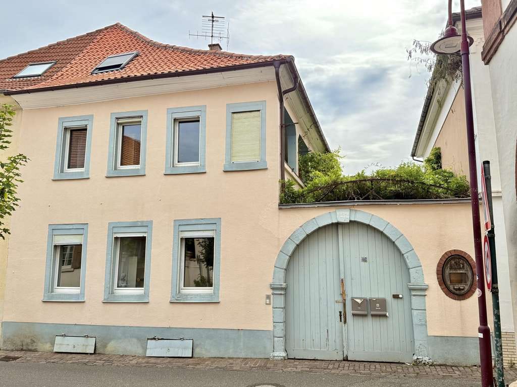 Immobilie in Rhodt unter Rietburg - Leben im Herzen von Rhodt - großzügiges und vielseitiges Einfamilienhaus - Bild 0