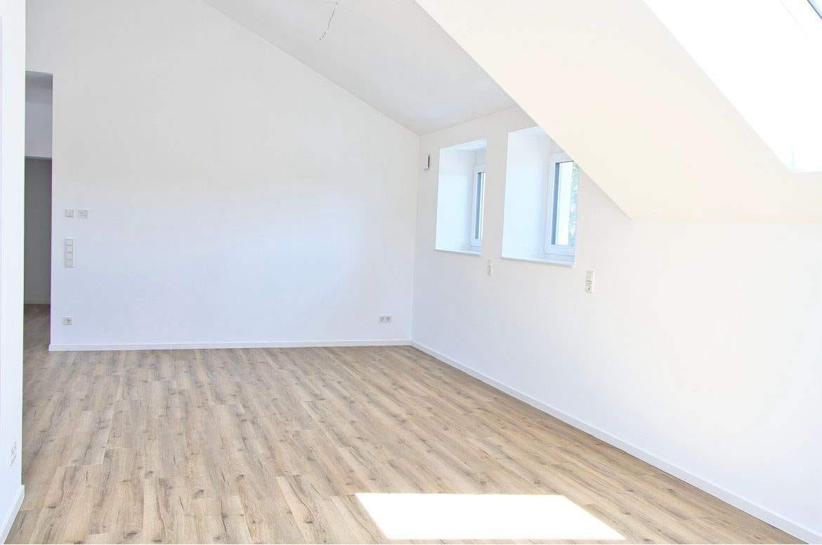 Immobilie in Künzell - Moderne Dachgeschosswohnung mit Hauscharakter in Engelhelms – lichtdurchflutet, großzügig & sofort bezugsfertig - Bild 2