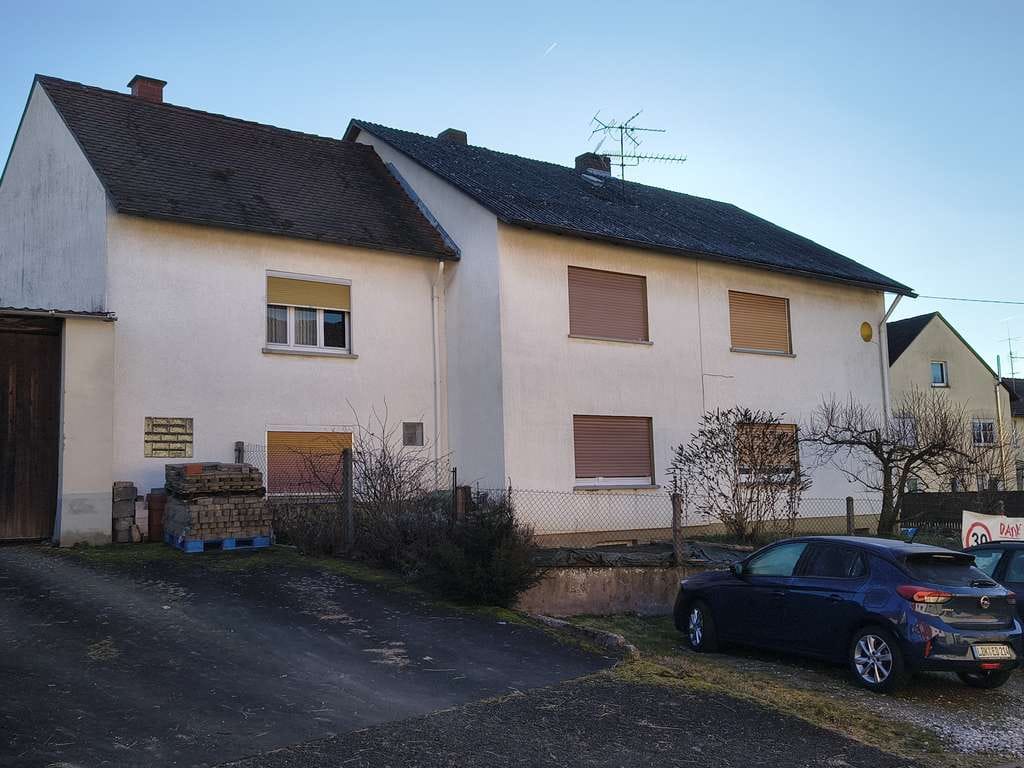 Immobilie in Hüttenberg - Großzügiges Einfamilienhaus mit Garage, Scheune, Nebengebäuden + Garten in Hüttenberg - Bild 1