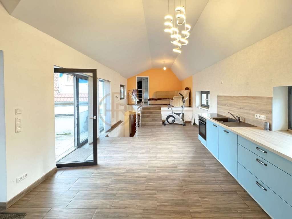 Immobilie in Brackenheim - Großzügiges Einfamilienhaus mit Anbau, Garten und viel Platz für die Familie - Bild 0