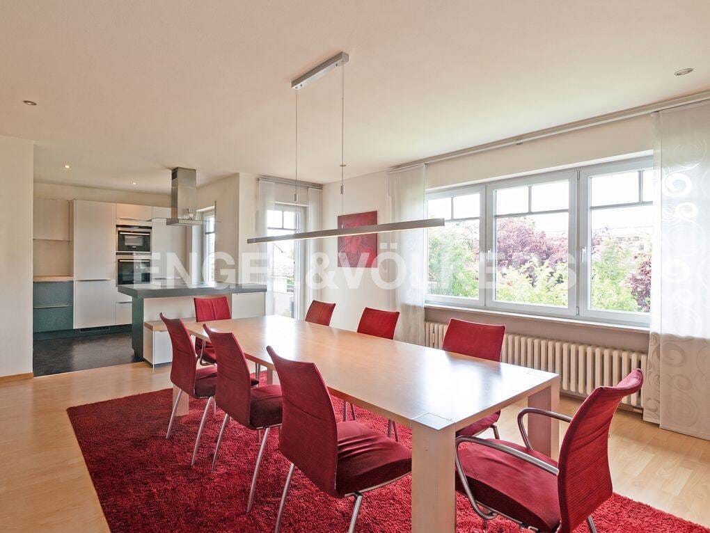 Immobilie in Bergrheinfeld - Großzügiges Zweifamilienhaus mit ausgebauter Maisonette-Einheit, schönem Garten und vielseitigen Nutzungsmöglichkeiten in Bergrheinfeld - Bild 1