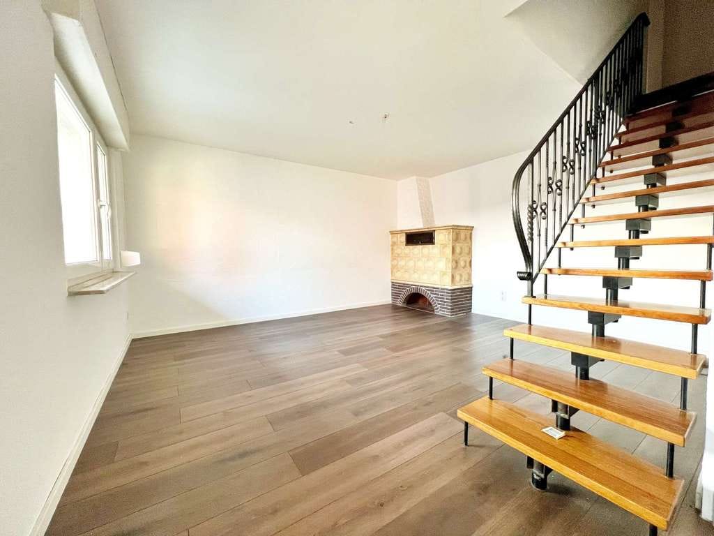 Immobilie in Wangen - Großzügige 4,5 Zimmer Maisonette-Wohnung mit 140 qm, 2 Bädern und Kamin - Bild 2