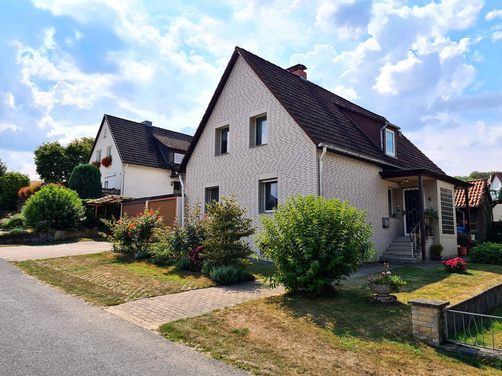 Immobilie in Bad Salzdetfurth - Bad Salzdetfurth - Maiental: Großes Ein- bis Zweifamilienhaus für Handwerker - Bild 0