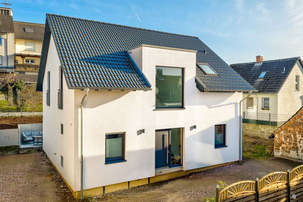 Immobilie in Bessenbach - Eleganz & Komfort – Ihr lichtdurchflutetes Zuhause - Bild 1
