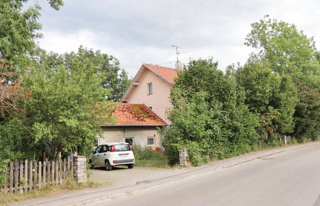 Immobilie in Rieden - Renovierungsbedürftiges Einfamilienhaus mit 2 Garagen und viel Nutzfläche mit großem Potential - Bild 4