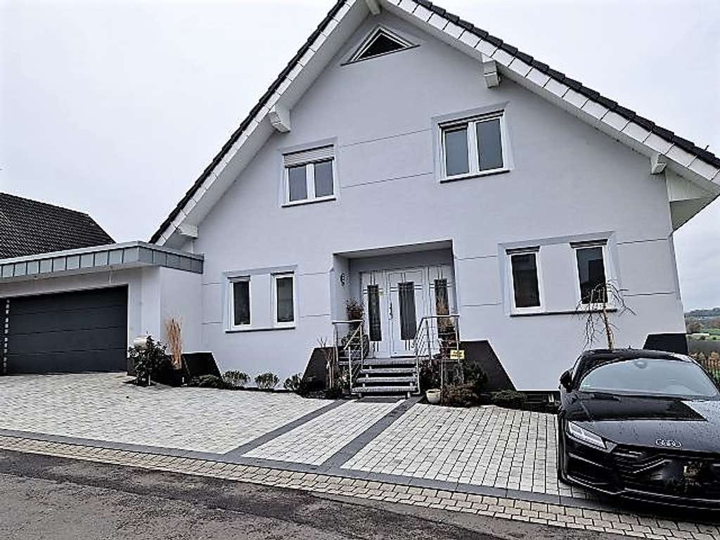 Immobilie in Nümbrecht - ** großzügige Einfamilienhaus auch als Generationenhaus geeignet**
 - Bild 0