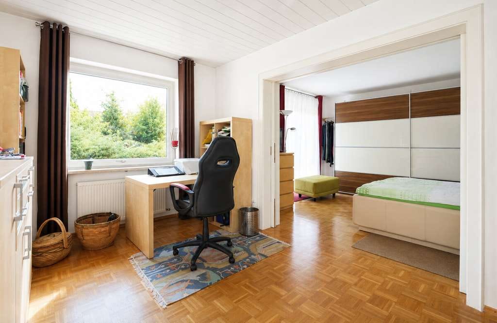 Immobilie in Essenbach - Zwei Wohnungen - ein solides Investment:
Vermietetes Zweifamilienhaus mit viel Platz & Potenzial - Bild 2