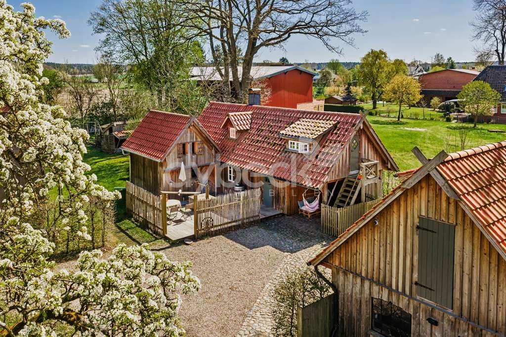 Immobilie in Thomasburg - Liebevoll gestaltetes Ensemble mit über 200 m² Nutzfläche und ca. 2 ha Wald. - Bild 1