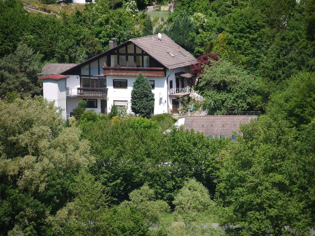 Immobilie in Reichelsheim (Odenwald) - Wohnhaus in attraktiver Hanglage mit Personenaufzug und Doppelgarage - Bild 0