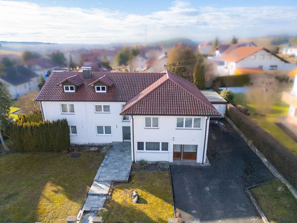 Immobilie in Wellendingen - Großzügiges Haus mit flexiblen Nutzungsmöglichkeiten - Bild 2