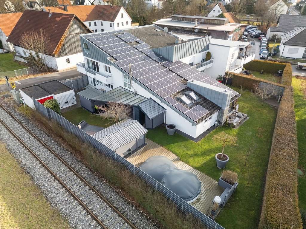 Immobilie in Vöhringen - Exklusives Wohnen mit Stil, Raum und Privatsphäre - Bild 1