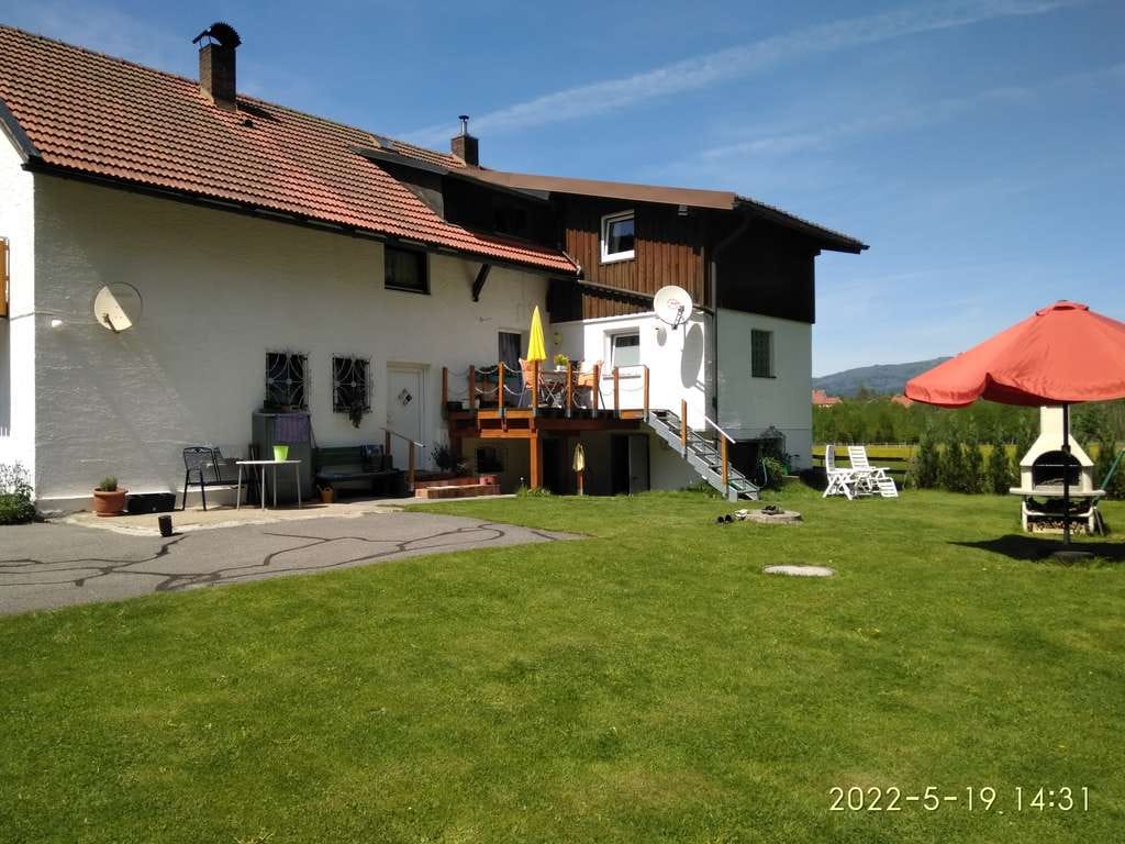 Immobilie in Frauenau - Zweifamilienhaus, helle Räume, Alleinlage, in der Natur am Waldrand, an einem Bachlauf, Glasfaser. - Bild 1