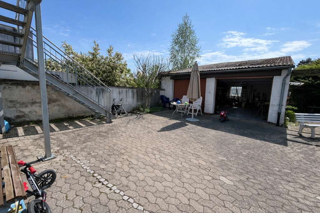 Immobilie in Bickenbach - Historisches 2-Familienhaus mit Backstein Gewölbekeller, Garten und Doppelgarage in Bickenbach! - Bild 1
