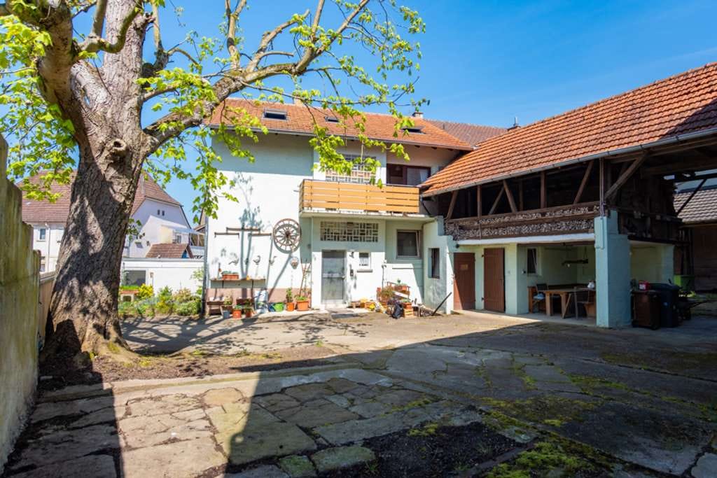 Immobilie in Kraichtal - Generationenhaus mit Scheune und 1.100 m² Grundstück im Kraichtal – zwei Einheiten, echtes Potenzial - Bild 0