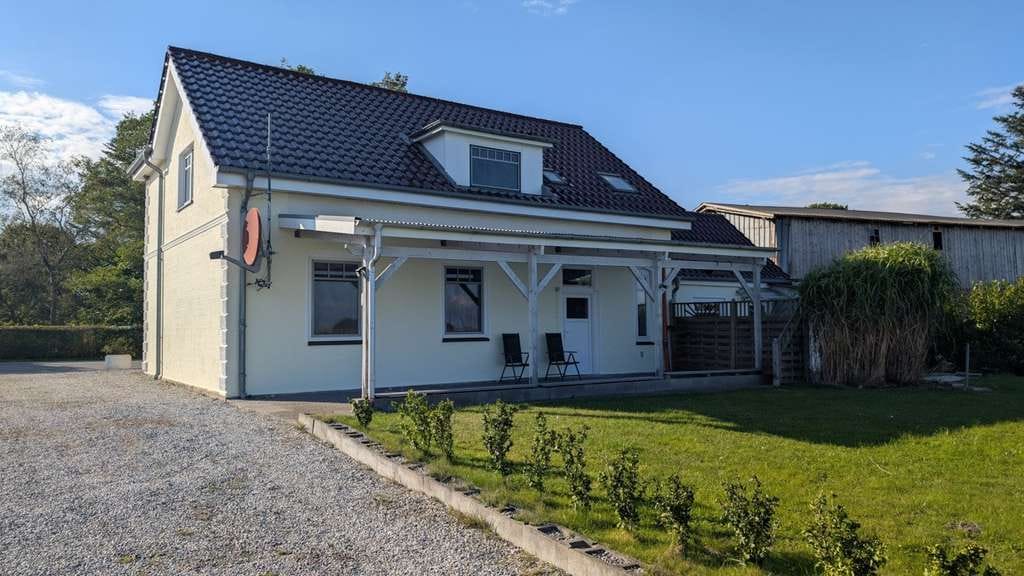 Immobilie in Stoltebüll - Modernisiertes Mehrfamilienhaus mit vielfältiger Nutzungsmöglichkeit und großem Grundstück! - Bild 2
