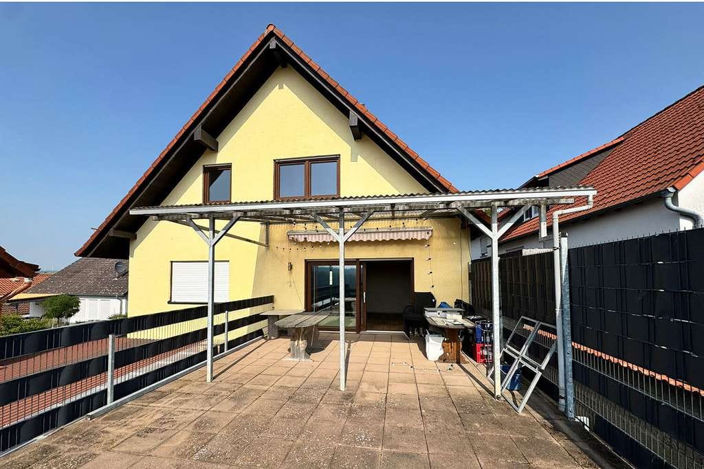 Immobilie in Büdingen - Nachhaltiges Familienidyll mit Einliegerwohnung und Weitblick - Bild 2