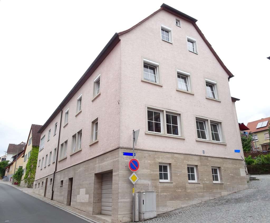 Immobilie in Wilhelmsdorf - Mehrfamilienhaus mit vier Wohnungen und Lager in Wilhelmsdorf bei Emskirchen - Bild 0