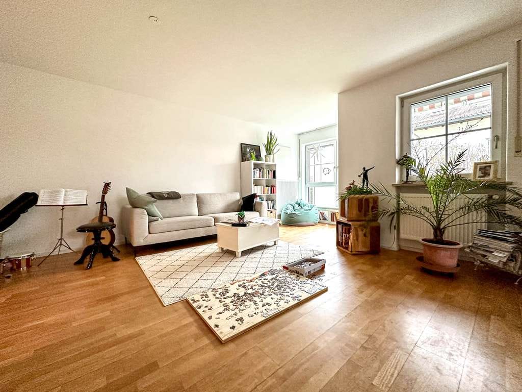 Immobilie in Stephanskirchen - Gepflegte 4-Zimmer Wohnung mit Einbauküche und Garage! - Bild 2