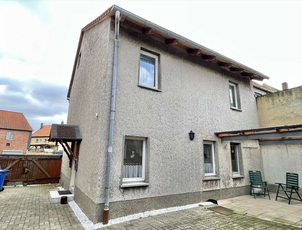Immobilie in Harsleben - Familienfreundliches Wohnhaus mit großem, massiven Werkstatt-Nebengebäude und Garten! - Bild 1
