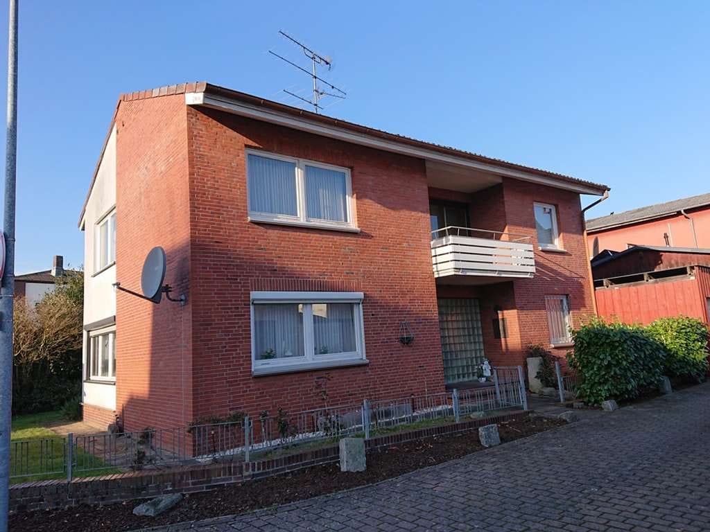 Immobilie in Kellinghusen - Einfamilienhaus mit großer Garage unweit des Nahversorgungszentrums in Kellinghusen - Bild 0