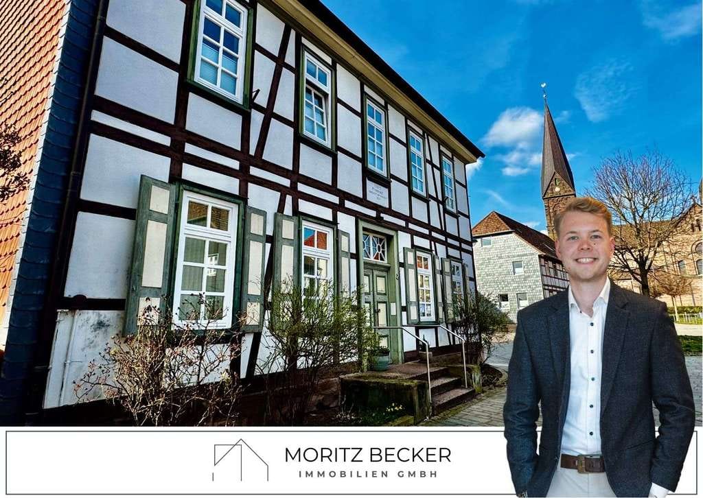 Immobilie in Nörten-Hardenberg - Liebhaberobjekt: Denkmalgeschütztes Pfarrhaus mit Nebengebäuden, Garagen und großem Grundstück! - Bild 0